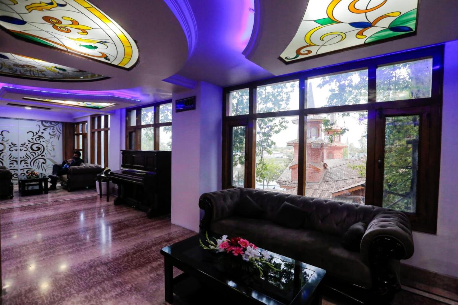 Hotel The Residency Srinagar Exteriör bild