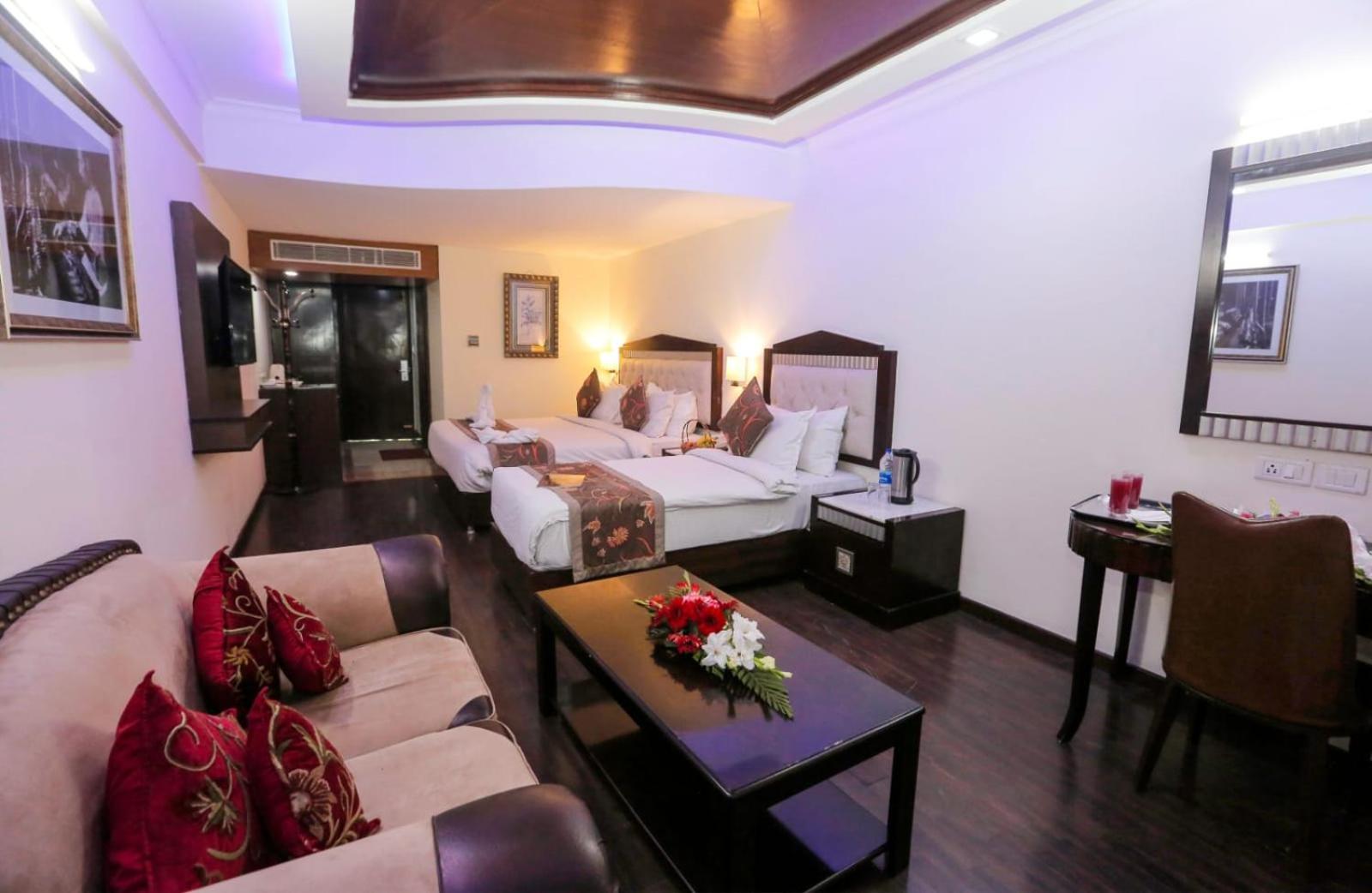Hotel The Residency Srinagar Exteriör bild