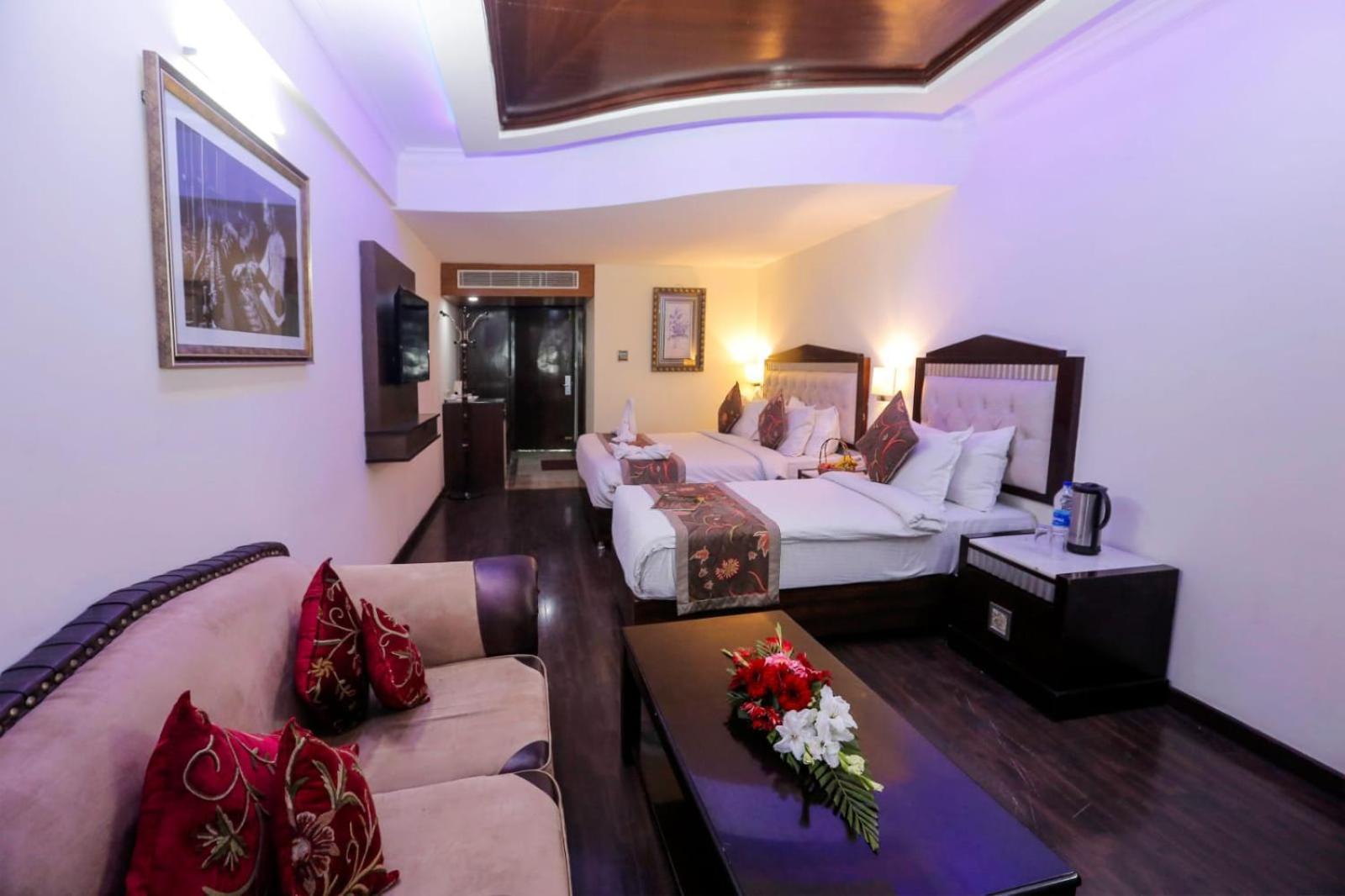 Hotel The Residency Srinagar Exteriör bild