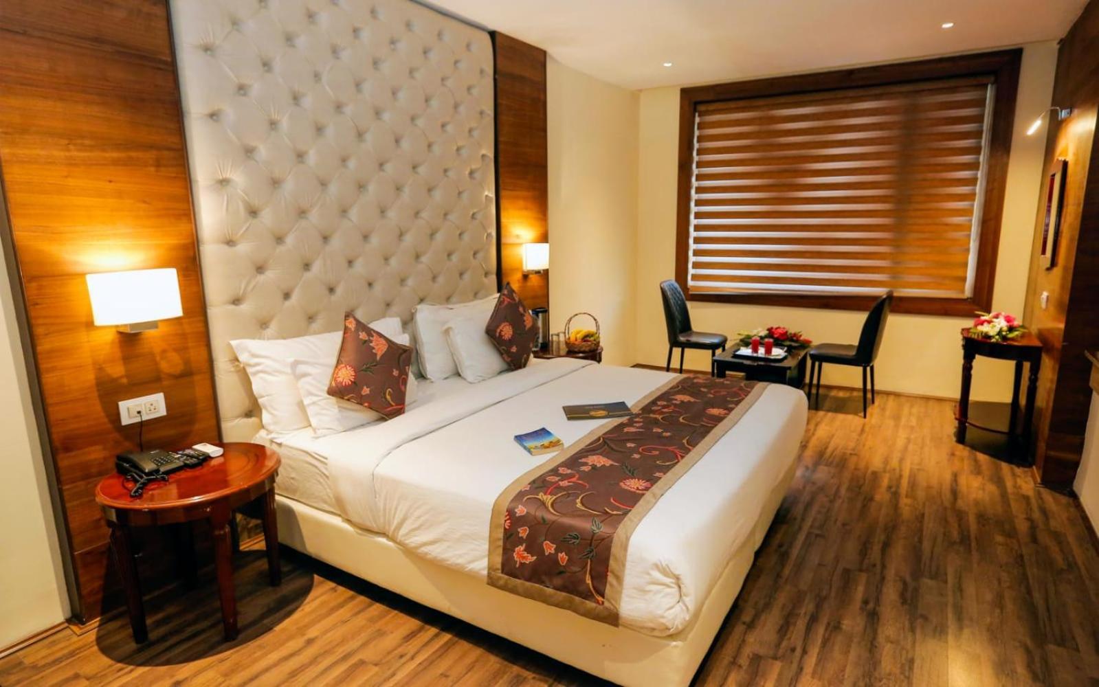 Hotel The Residency Srinagar Exteriör bild