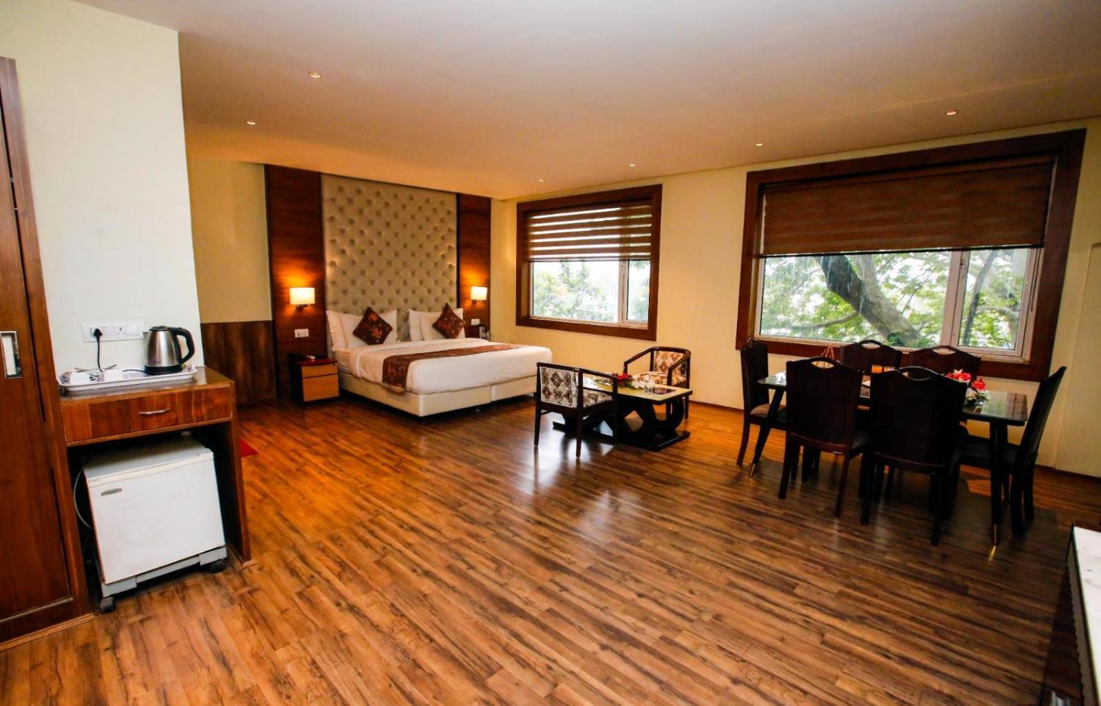 Hotel The Residency Srinagar Exteriör bild