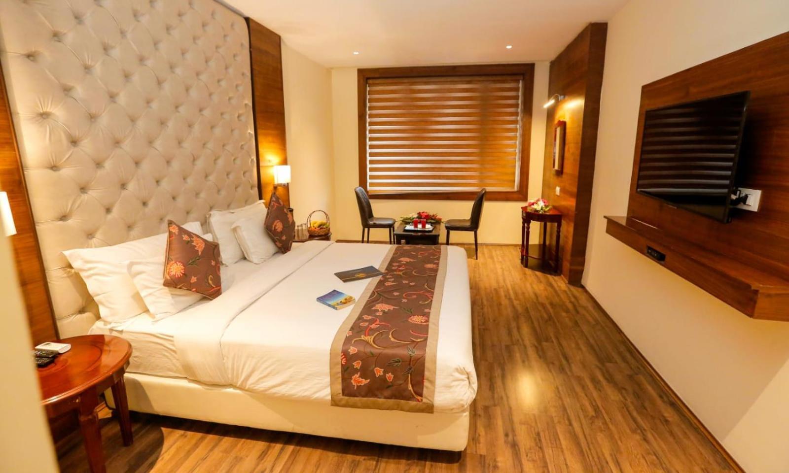 Hotel The Residency Srinagar Exteriör bild
