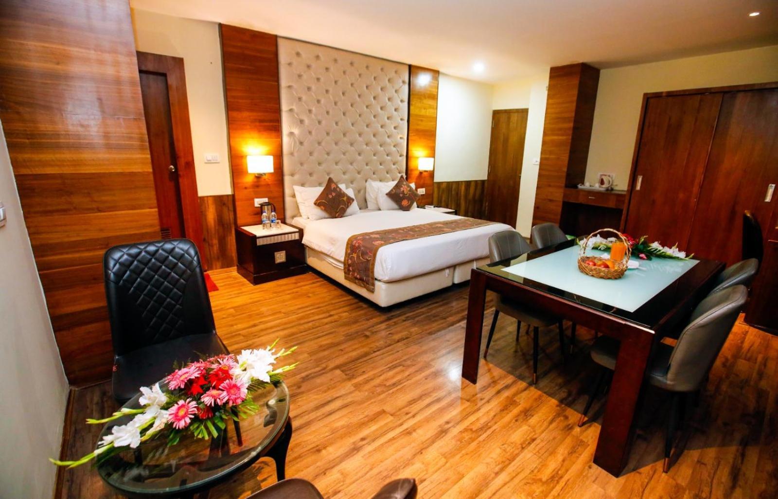 Hotel The Residency Srinagar Exteriör bild