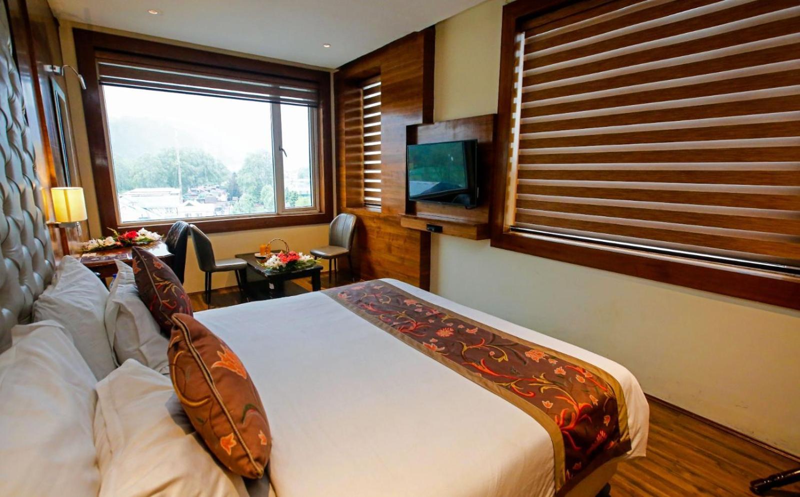 Hotel The Residency Srinagar Exteriör bild
