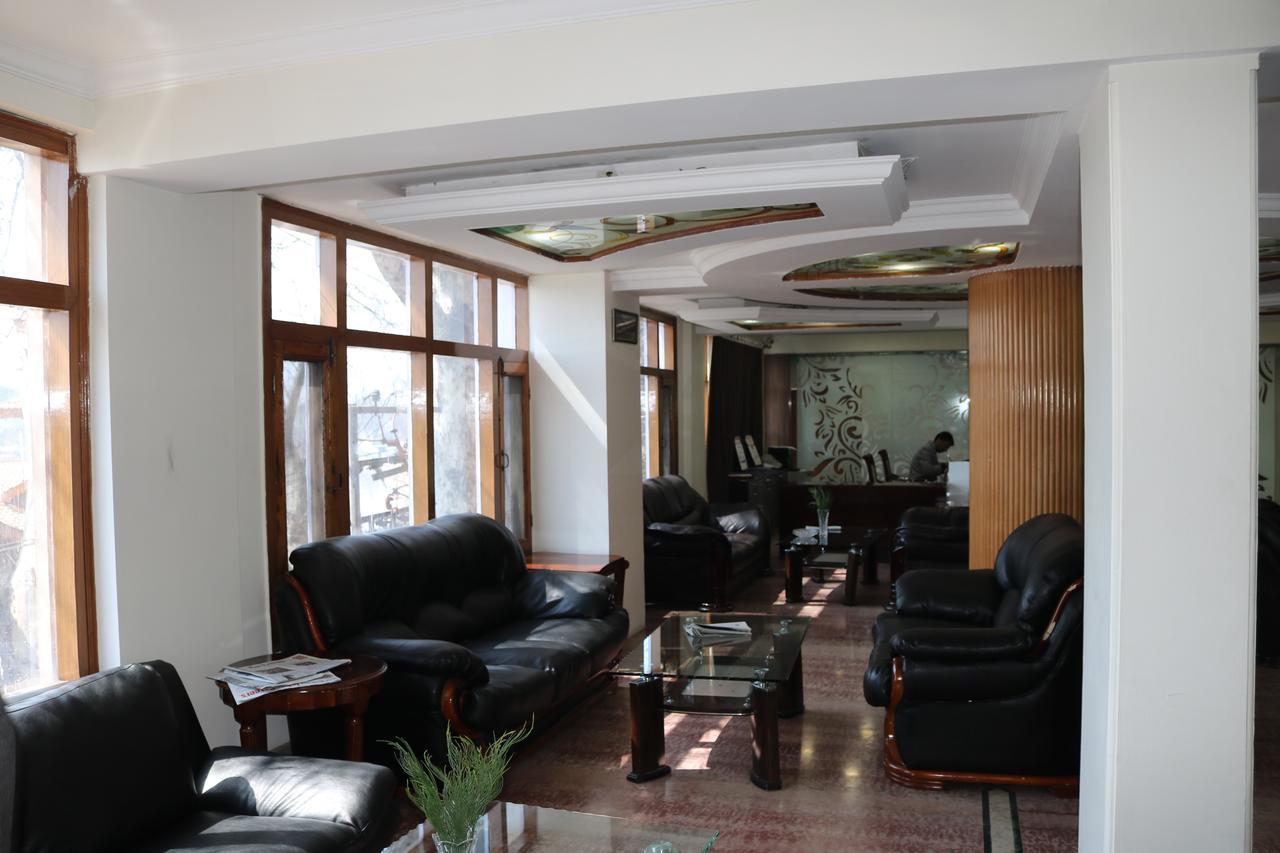 Hotel The Residency Srinagar Exteriör bild
