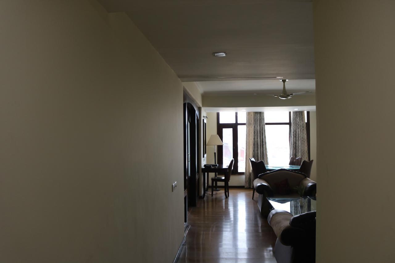 Hotel The Residency Srinagar Exteriör bild