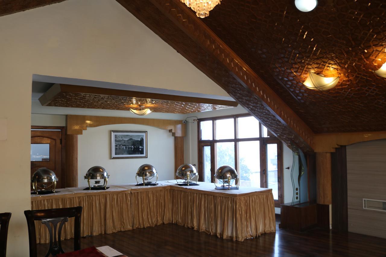 Hotel The Residency Srinagar Exteriör bild